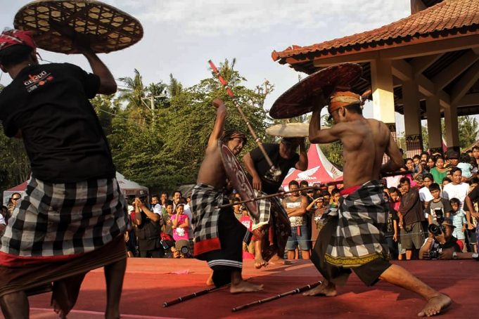 pertarungan-persembahan-budaya