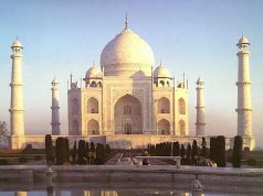 Apabila Taj Mahal, hanya dapat diintai di celah kabus old-palace-taj-mahal