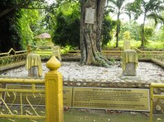 Puteri Lindungan Bulan terlalu disayangi, disembunyikan ayahanda sampai mati. Eih!!?? Lindungan-Bulan's-Tomb