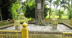 Lindungan-Bulan's-Tomb