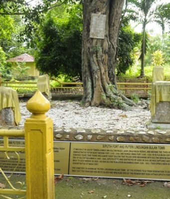 Lindungan-Bulan's-Tomb