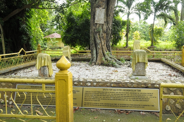 Lindungan-Bulan's-Tomb